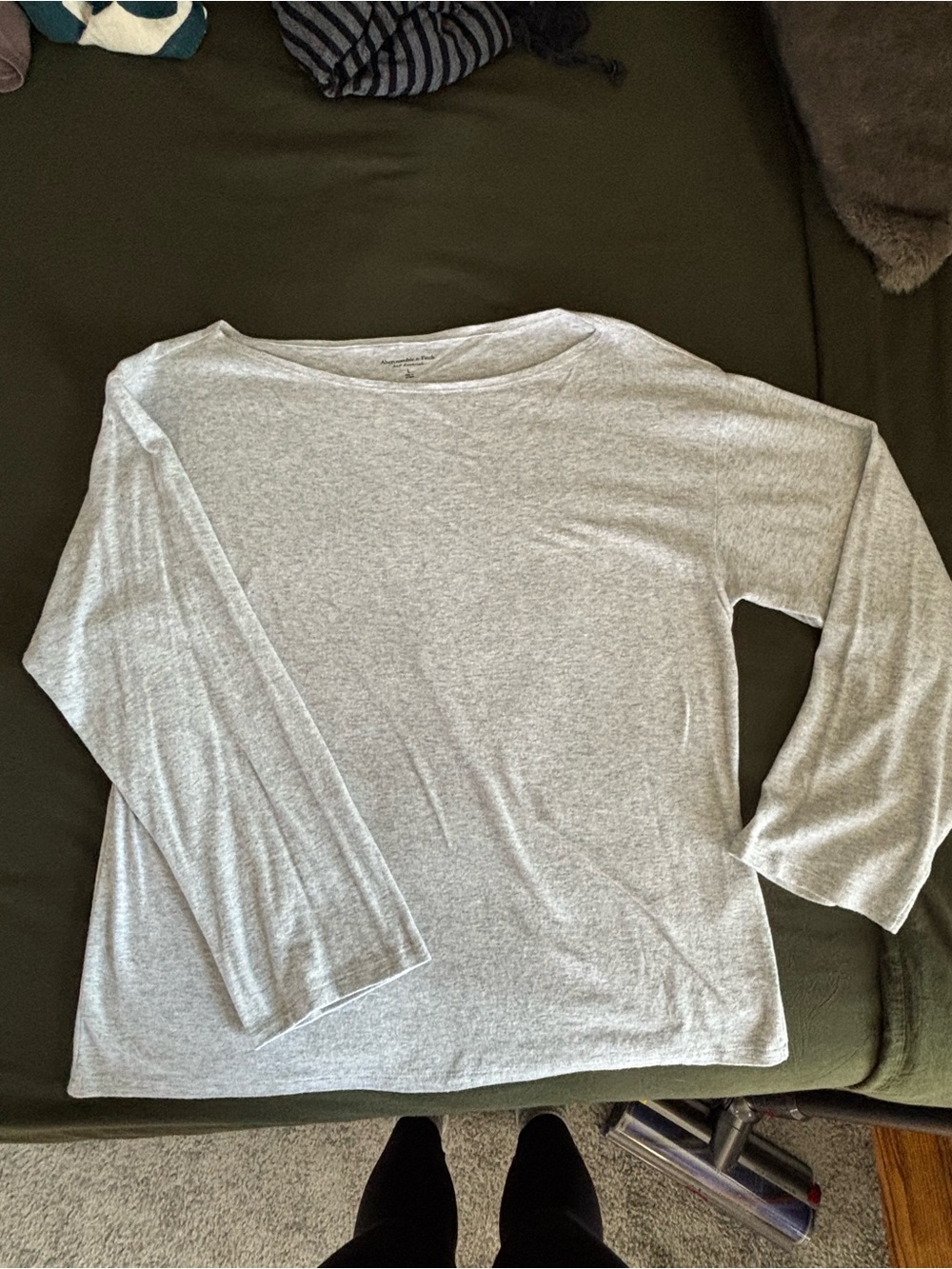 Abercrombie & Fitch Light Gray Long-Sleeve Women’s Boatneck Top